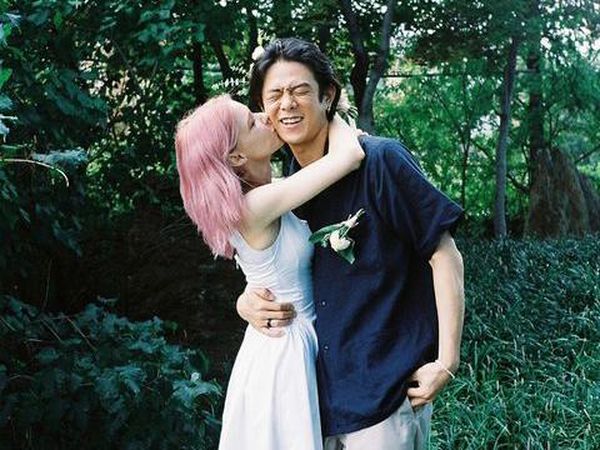 Congrats! Beenzino dan Stefanie Michova Resmi Menikah