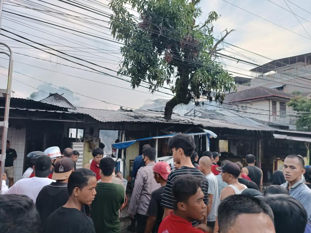 6 Rumah Terbakar di Medan, Warga : Awalnya Asap dari AC