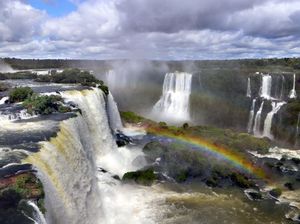 Melihat Lagi Indahnya Air Terjun Iguazu di Perbatasan Dua Negara Melihat Lagi Indahnya Air Terjun Iguazu di Perbatasan Dua Negara