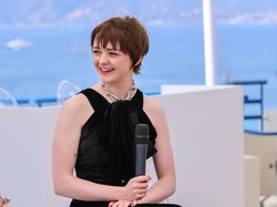 Maisie Williams dan Candaan Tak Bisa Jadi Pacar Leonardo DiCaprio