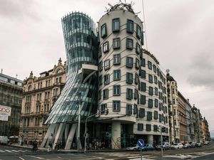 Arsitektur The Dancing House Bikin Takjub, Bangunannya Seperti Menari! Arsitektur The Dancing House Bikin Takjub, Bangunannya Seperti Menari!