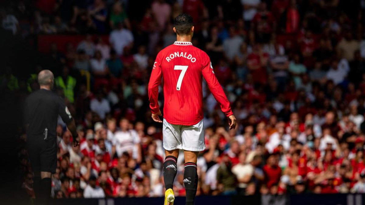 Cristiano Ronaldo dicerca dan dan dibela di Old Trafford (Foto: Manchester United via Getty Imag/Ash Donelon)