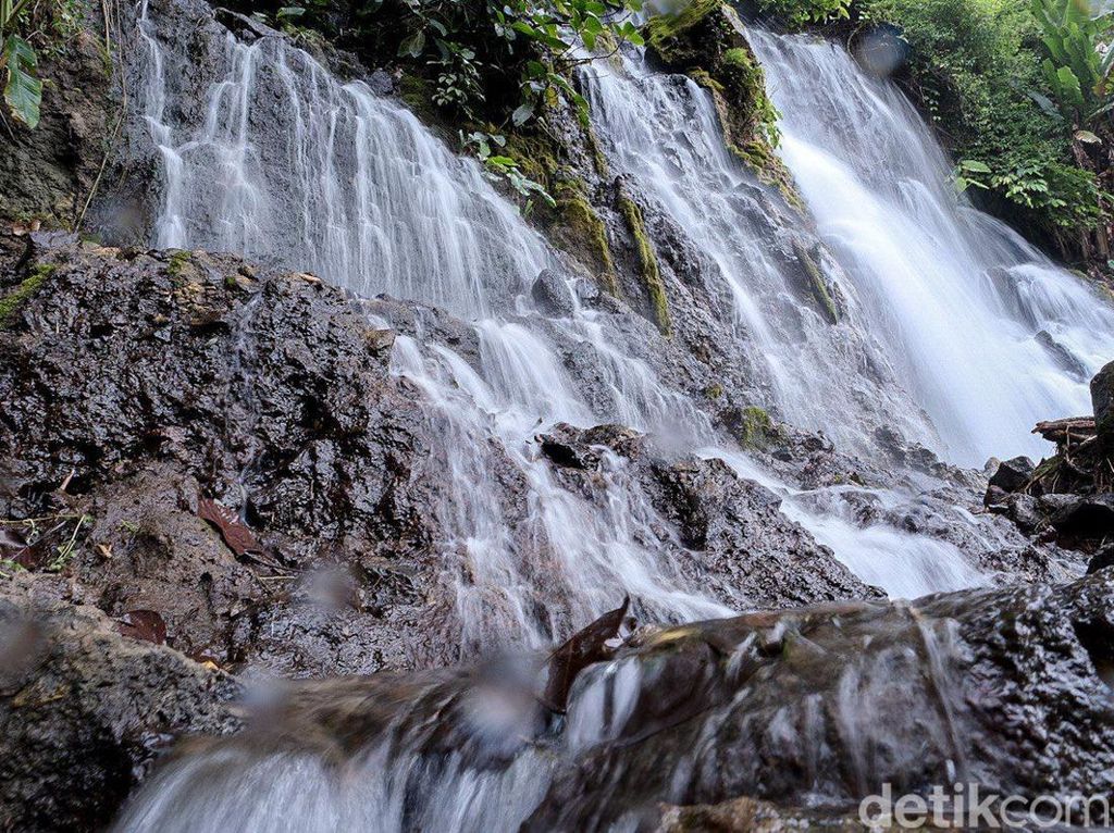 Yuk Intip Pesona Air Terjun Panas dan Dingin di Bengkulu Yuk Intip Pesona Air Terjun Panas dan Dingin di Bengkulu