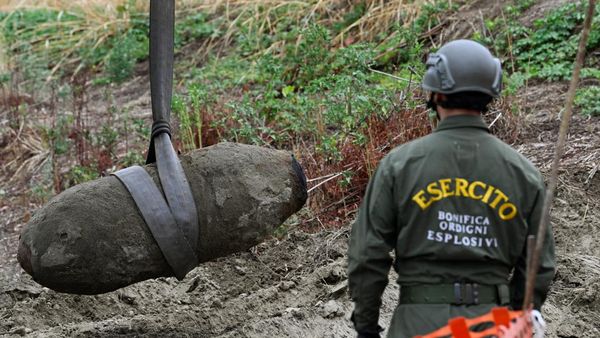 Penampakkan Bom 450 Kg di Italia yang Bikin Ribuan Orang Dievakuasi