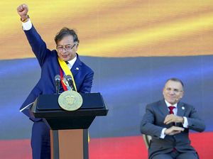 Momen Pelantikan Gustavo Petro, Tokoh Kiri yang Jadi Presiden Kolombia