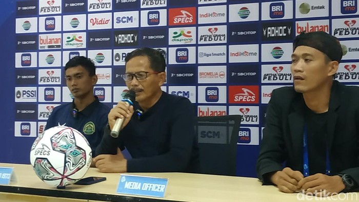Pelatih Persikabo Djadjang Nurdjaman alias Djanur meminta pemainnya untuk tetap rendah hati.