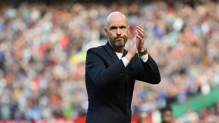 MANCHESTER, ENGLAND - AUGUST 07: Manchester United manager Erik ten Hag looks on during the Premier League match between Manchester United and Brighton & Hove Albion at Old Trafford on August 07, 2022 in Manchester, England. (Photo by Michael Regan/Getty Images)