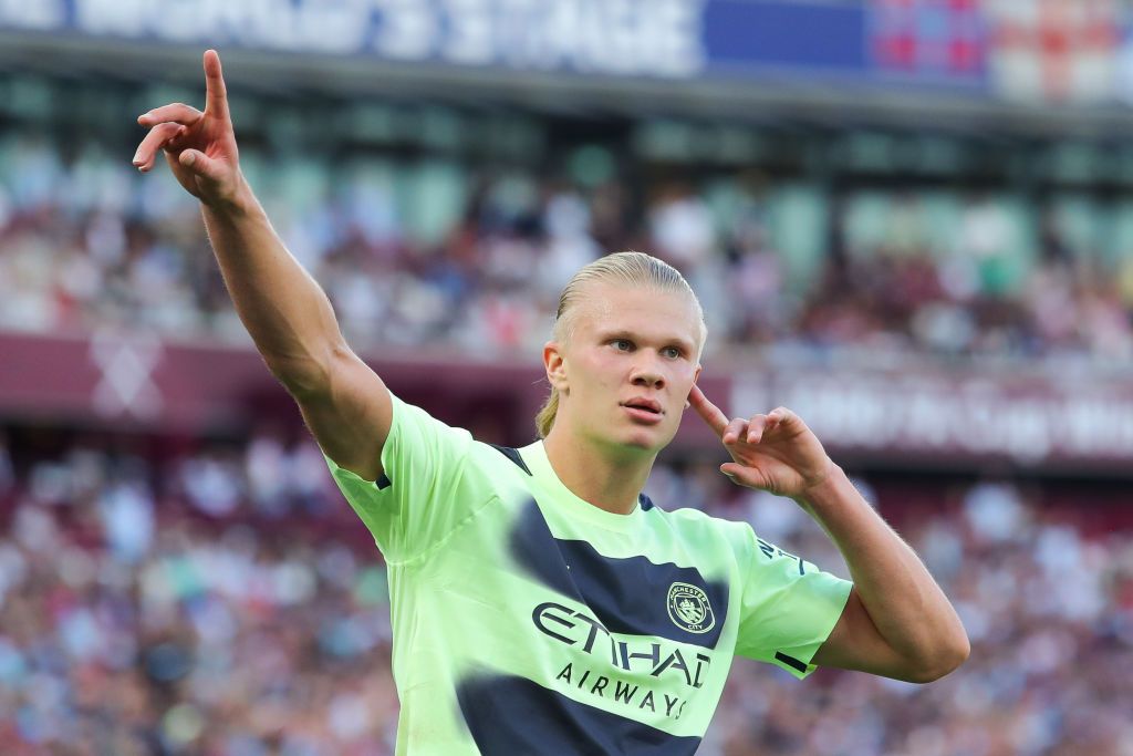 LONDON, ENGLAND - AUGUST 07: Erling Haaland of Manchester City celebrates after scoring his side's second goal during the Premier League match between West Ham United and Manchester City at London Stadium on August 07, 2022 in London, England. (Photo by James Gill - Danehouse/Getty Images)