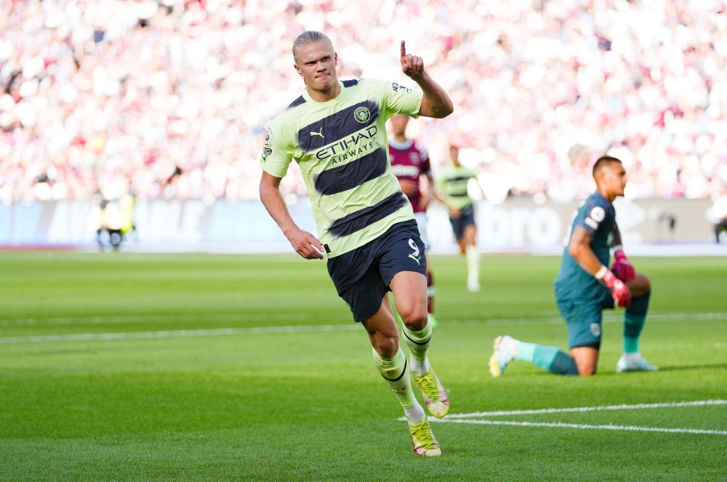 LONDON, ENGLAND - AUGUST 07: Erling Haaland of Manchester City celebrates after scoring their team's second goal during the Premier League match between West Ham United and Manchester City at London Stadium on August 07, 2022 in London, England. (Photo by Matt McNulty - Manchester City/Manchester City FC via Getty Images)
