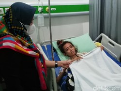 Kena Infeksi Usus, Gadis Solo Ini Buang Air Lewat Selang di Perut