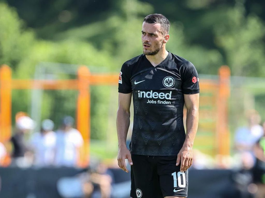 Juventus Berupaya Tuntaskan Transfer Filip Kostic Awal Pekan Ini