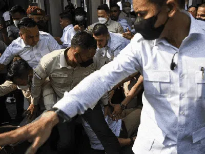 Petugas Pengamanan Gerindra Berjatuhan Saat Daftar ke KPU
