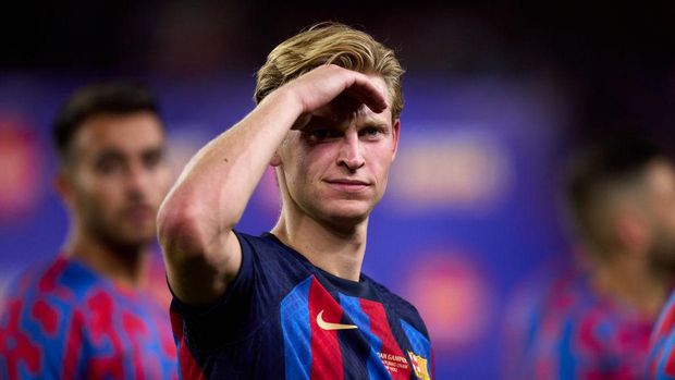 BARCELONA, SPAIN - AUGUST 07: Frenkie De Jong of FC Barcelona looks on following the Joan Gamper Trophy match between FC Barcelona and Pumas UNAM at Spotify Camp Nou on August 07, 2022 in Barcelona, Spain. (Photo by Alex Caparros/Getty Images)