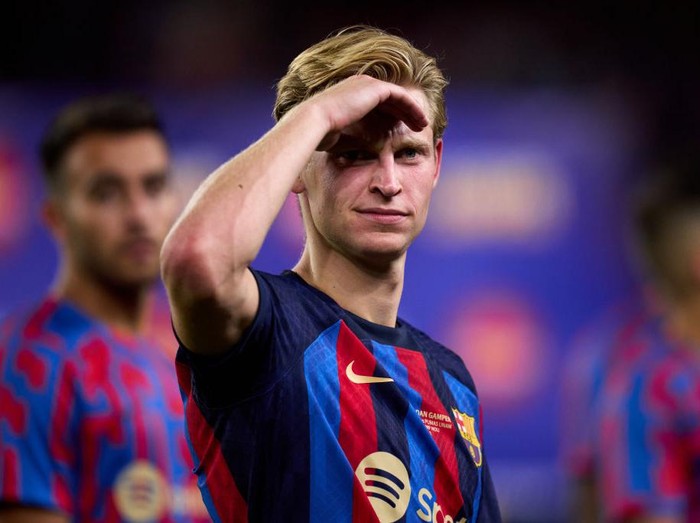 BARCELONA, SPAIN - AUGUST 07: Frenkie De Jong of FC Barcelona looks on following the Joan Gamper Trophy match between FC Barcelona and Pumas UNAM at Spotify Camp Nou on August 07, 2022 in Barcelona, Spain. (Photo by Alex Caparros/Getty Images)