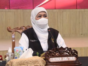 Khofifah Berbelasungkawa atas Meninggalnya Ayah Emil Dardak Khofifah Berbelasungkawa atas Meninggalnya Ayah Emil Dardak