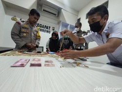 Cerita Tas Isi Emas-Uang Jutaan Rupiah Jatuh di Jalan Usai Pulang Haji