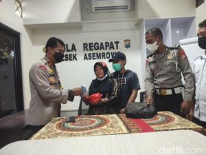 Kata Polisi yang Temukan Tas Isi Emas-Uang Milik Wanita Baru Pulang Haji Kata Polisi yang Temukan Tas Isi Emas-Uang Milik Wanita Baru Pulang Haji