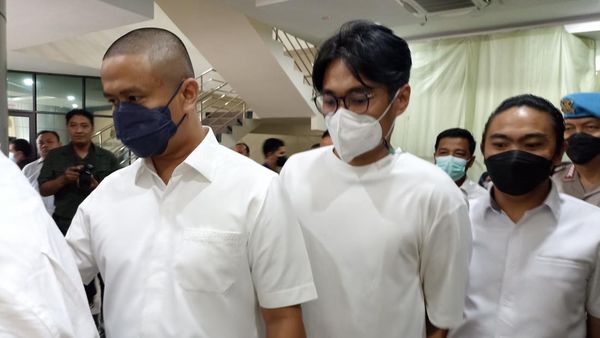 Doddy Manajer BCL Tertunduk Digiring Polisi Jalani Pemeriksaan Kesehatan