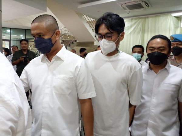 Doddy Manajer BCL Tertunduk Digiring Polisi Jalani Pemeriksaan Kesehatan