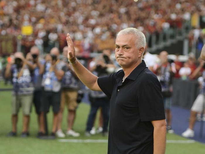 ROME, ITALY - AUGUST 07: AS Roma coach Josè Mourinho prior  the pre-season friendly match between AS Roma and Shakhtar Donetsk at Olimpico Stadium on August 07, 2022 in Rome, Italy. (Photo by Fabio Rossi/AS Roma via Getty Images)