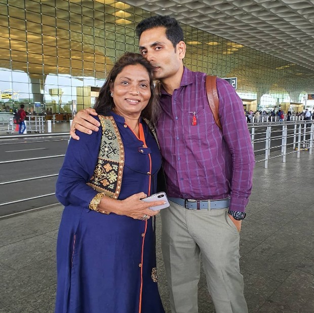 Kalpana Saroj dan sang putra, dari pernikahan keduanya di usia 22 tahun/ Foto: instagram.com/kalpanasaroj Kalpana Saroj dan sang putra, dari pernikahan keduanya di usia 22 tahun/ Foto: instagram.com/kalpanasaroj