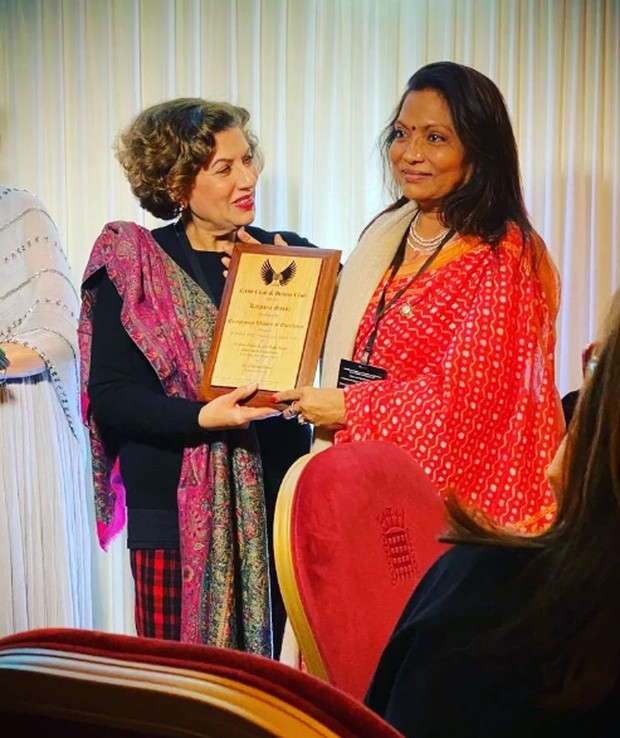 Kalpana Saroj yang menerima berbagai penghargaan bidang perdagangan dan kemanusiaan/ Foto: instagram.com/kalpanasaroj Kalpana Saroj yang menerima berbagai penghargaan bidang perdagangan dan kemanusiaan/ Foto: instagram.com/kalpanasaroj