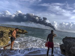 Saat Kebakaran Hebat di Depot Minyak Kuba jadi Tontonan