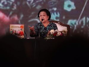 Megawati Balas Sapaan Surya Paloh dengan Anggukan Megawati Balas Sapaan Surya Paloh dengan Anggukan
