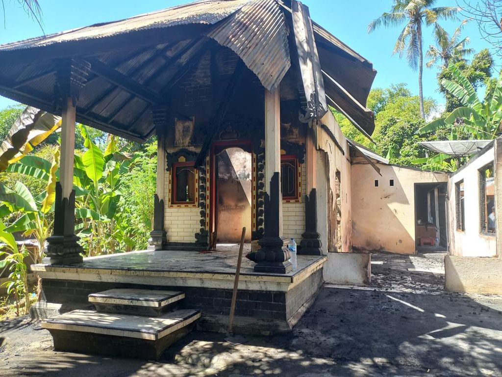 Korsleting Listrik, Rumah di Penarukan Buleleng Ludes Terbakar Korsleting Listrik, Rumah di Penarukan Buleleng Ludes Terbakar