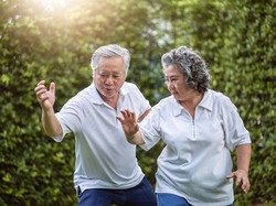 Pentingnya HMB untuk Bantu Massa Otot Lansia Tetap Kuat