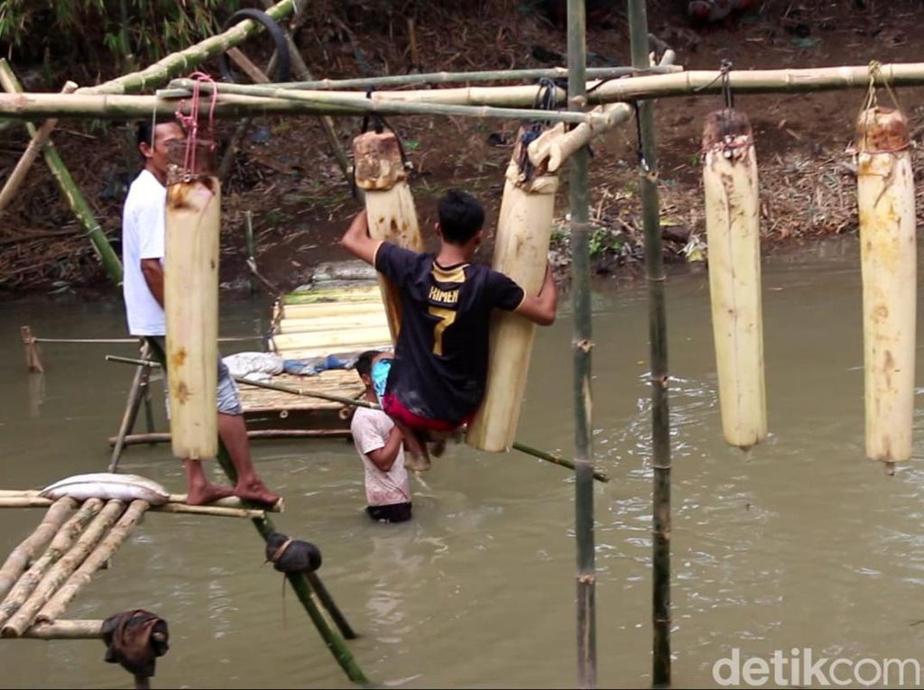 Lomba Ala Ninja Warrior Sambut HUT Ke-77 RI di Jombang