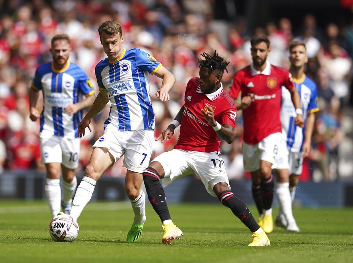 Manchester United diprediksi akan disulitkan Brighton & Hove Albion di semifinal Piala FA 2022/2023. (Foto: AP/Dave Thompson)