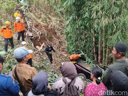 Korban Tewas Laka Mobil Terjun ke Jurang Ciamis: 5 Dewasa-2 Anak