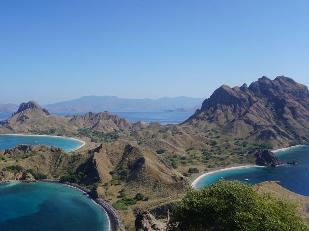 Spot Terbaik Menikmati Sunset-Sunrise Pergantian Tahun di TN Komodo Spot Terbaik Menikmati Sunset-Sunrise Pergantian Tahun di TN Komodo