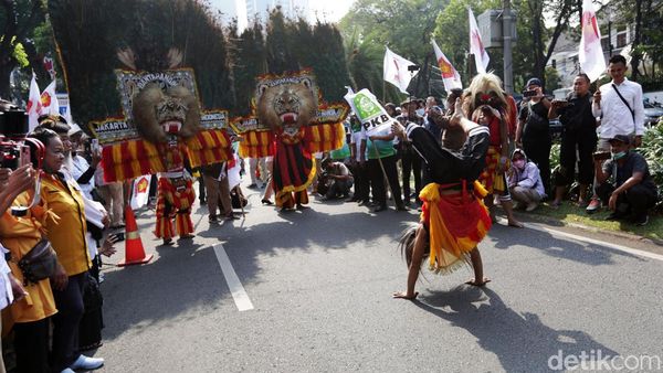 Reog hingga Drum Band Ramaikan Pendaftaran Gerindra dan PKB ke KPU