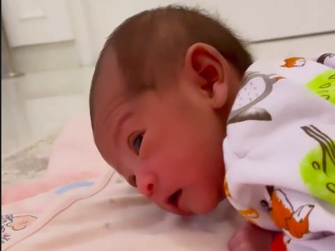 Ria Ricis Dapat Kritik Usai Tengkurapkan Baby Moana yang Baru Lahir