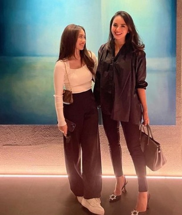 Ririn Ekawati dan Jasmine Abeng/Foto : instagram.com/ririnekawati Ririn dan Jasmine dalam tampilan monochome