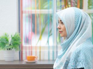 10 Momen Risty Tagor Ngopi Cantik dan Makan Bareng Keluarga 10 Momen Risty Tagor Ngopi Cantik dan Makan Bareng Keluarga