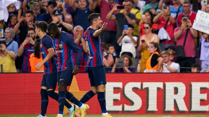 BARCELONA, SPAIN - AUGUST 07: Robert Lewandowski of FC Barcelona celebrates after scoring his teams first goal during the Joan Gamper Trophy match between FC Barcelona and Pumas UNAM at Camp Nou on August 07, 2022 in Barcelona, Spain. (Photo by Pedro Salado/Quality Sport Images/Getty Images)