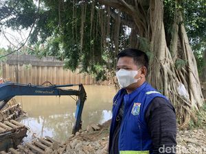 Cegah Banjir di Kembangan Utara, 198 Meter Kali Angke Selesai Dikeruk