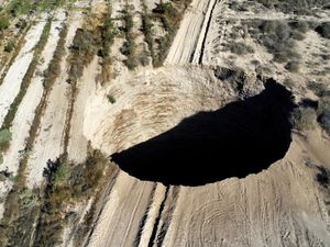 Muncul Lubang Misterius di Chile Sebesar Kolam Renang Olimpiade
