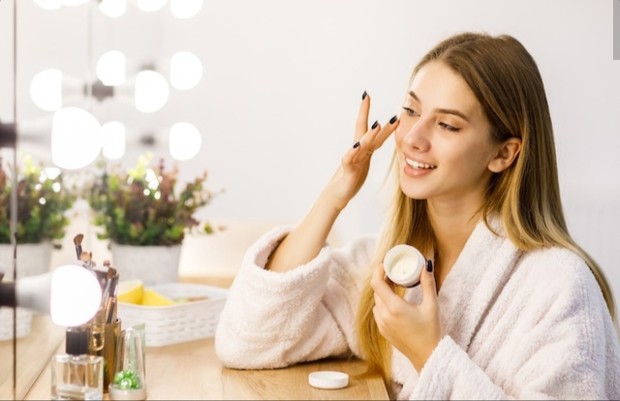 Agar tetap terlihat fresh setelah begadan jangan skip skincare malam sebelum tidur