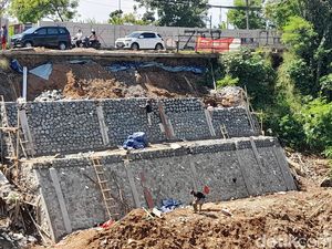 Pembangunan Tembok Antilongsor Cilebut Bogor Sudah Capai 60%