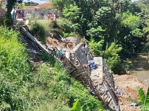 Warga Harap Tembok Antilongsor Cilebut Segera Rampung: Bikin Macet