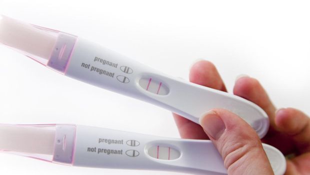 Hasil test pack untuk tes kehamilan