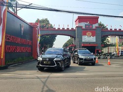 Usai Periksa Ferdy Sambo, Timsus Dipimpin Wakapolri Tinggalkan Mako brimob