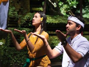 Anya Geraldine Disebut Pindah Agama Gegara Pose Ini Bareng Pacar Anya Geraldine Disebut Pindah Agama Gegara Pose Ini Bareng Pacar