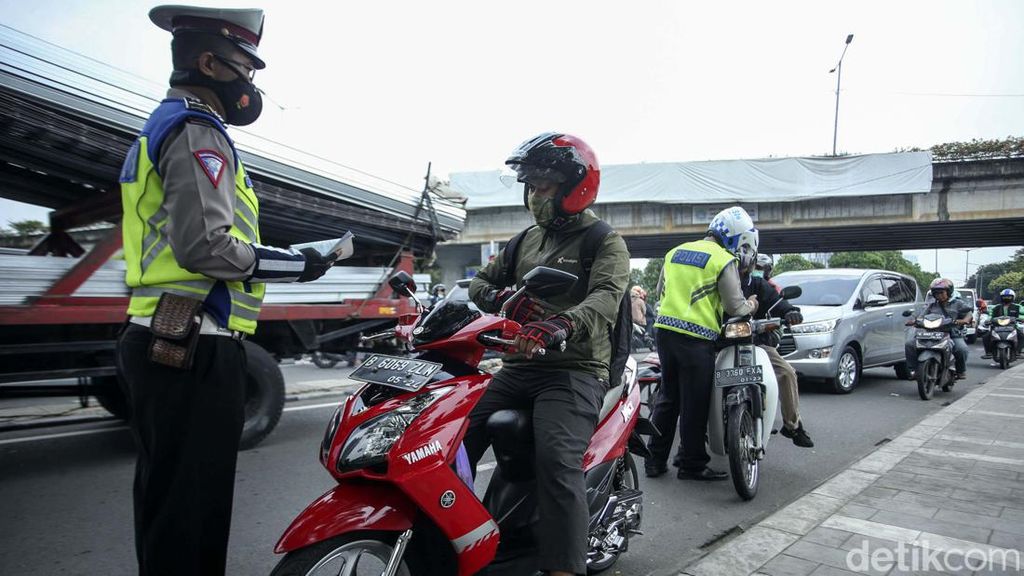 Prittt... Ada Razia Belok Kiri Langsung di Tanah Abang Jakpus Prittt... Ada Razia Belok Kiri Langsung di Tanah Abang Jakpus