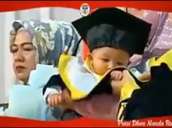 Pilu Bayi 4 Bulan di Palopo Wakili Wisuda Ibunya yang Telah Meninggal