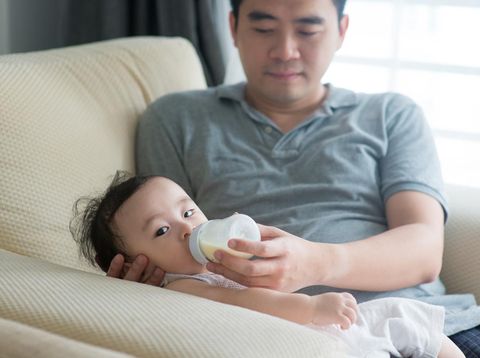 Penyebab dan cara mengatasi bayi cegukan
